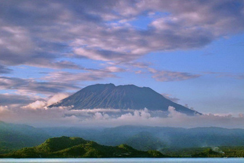 Status Gunung Agung  di Bali Waspada Republika Online