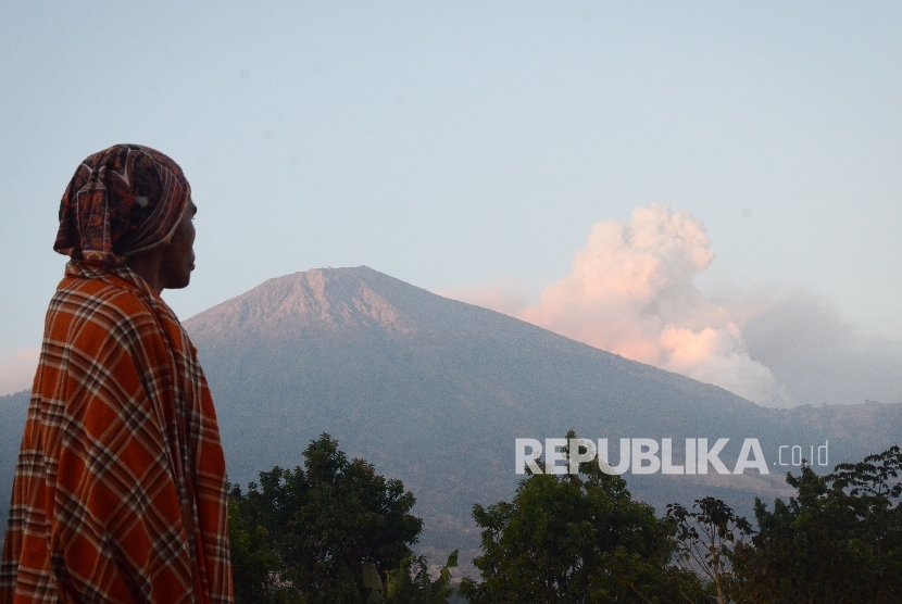  Gunung Barujari dari Desa Sembalun Lawang, Kecamatan Sembalun, Selong, Lombok Timur, NTB