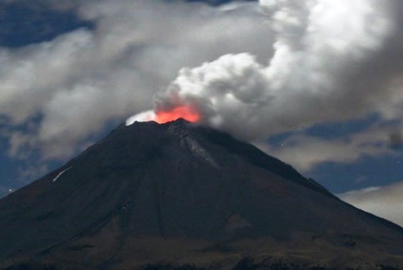 Gunung Berapi Popocatepetl di Meksiko.