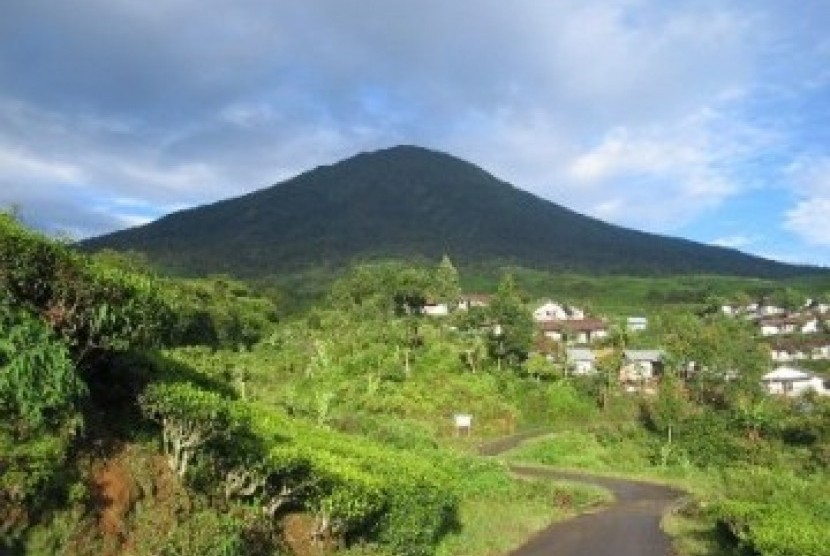 Pemprov Sumsel Dorong Pengembangan Wisata Pagaralam. Gunung Dempo Pagaralam