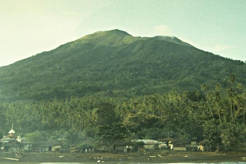 Gunung Gamkonora.