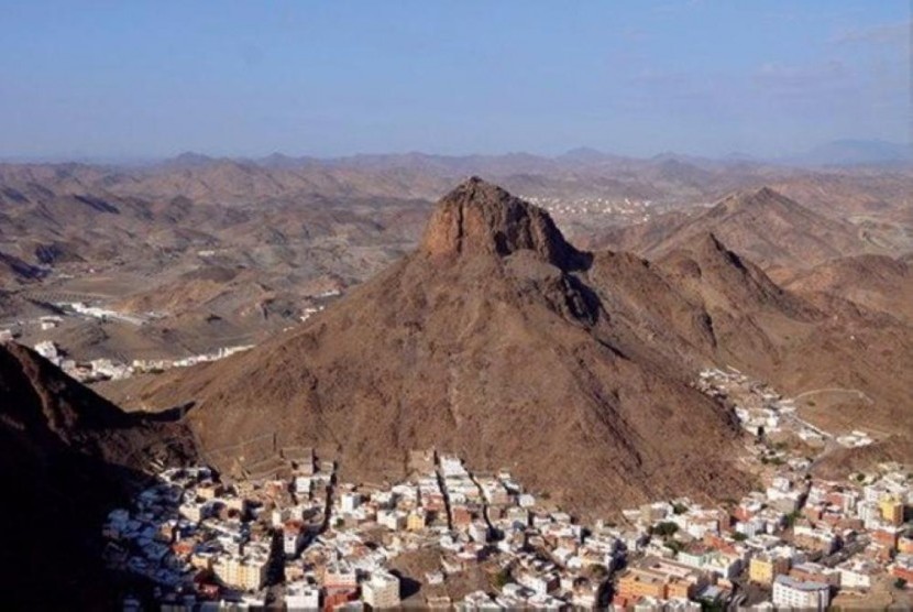 Gunung Jabal Nur.