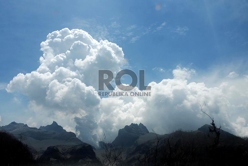 Mount Kelud is on alert status after the eruption last week. (File photo)