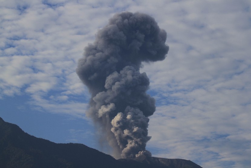 Mount Marapi spews thick grey volcanic ash seen from Jorong Koto Tuo, Nagari Balai Gurah, IV Angkek, Agam, West Sumatra, on Wednesday (May 2). 