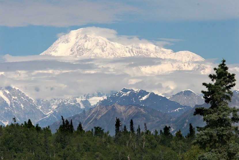 Puncak tertinggi di amerika selatan adalah gunung