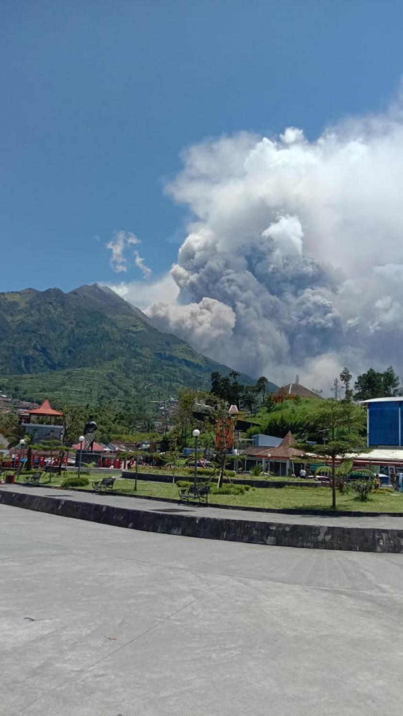 Gunung Merapi meletus, Sabtu (11/3/2023) siang.
