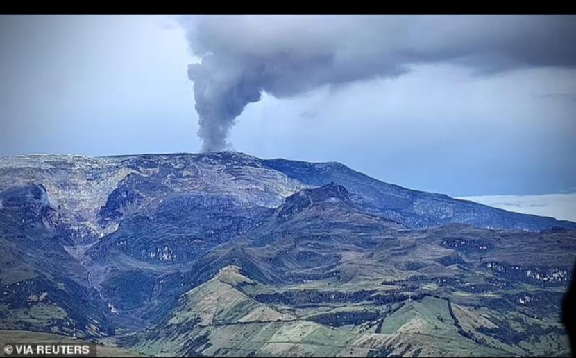 Gunung Nevado del Ruiz di Kolombia diperkirakan segera meletus.