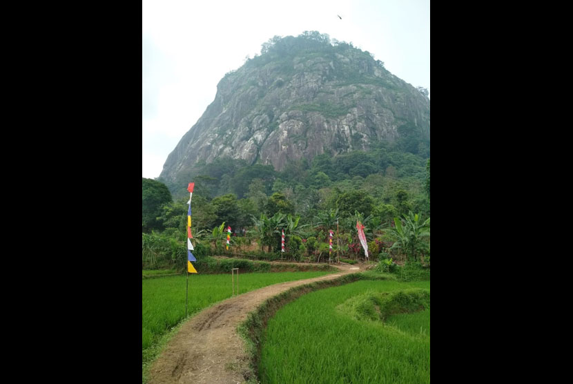 Gunung Parang, salah satu objek wisata di Kecamatan Tegalwaru, Kabupaten Purwakarta. Polisi meminta warga untuk tidak mengunjungi objek wisata di tengah darurat Covid-19.