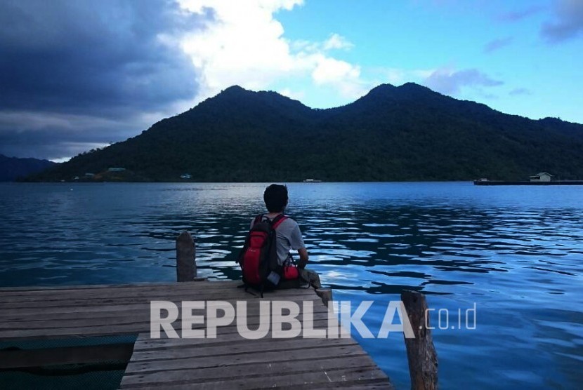 Gunung Ranai dari kejauhan.