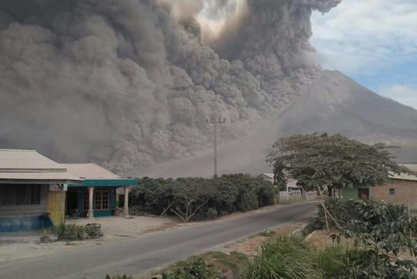 Gunung Sinabung meletus pada Rabu (2/8).