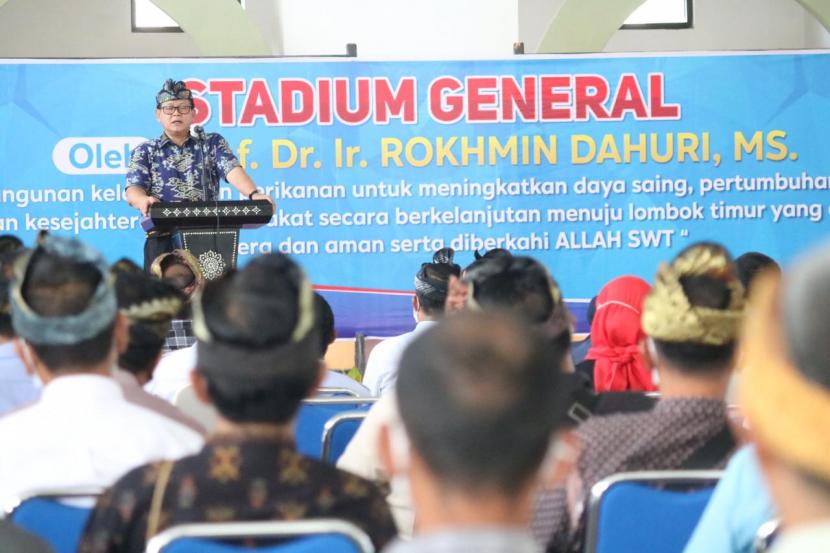 Guru Besar Fakultas Perikanan dan Ilmu Kelautan IPB University,  Prof Dr Ir Rokhmin Dahuri MS mengisi acara stadium general   yang diadakan oleh Pemkab Lombok Timur (Lotim), Kamis (3/12).