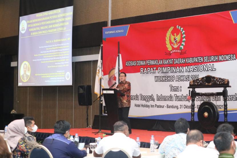 Guru Besar Fakultas Perikanan dan Ilmu Kelautan IPB University,  Prof Dr Ir Rokhmin Dahuri MS menjadi narasumber Workshop Nasional Adkasi di Bandung, Senin (1/11).