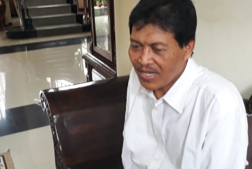 Guru Besar UIN Malang, Profesor Mudjia Rahardjo mengungkapkan, kejanggalan pemilihan rektor pada 2017 lalu di kediamannya, Kota Malang, Rabu sore (20/3). 