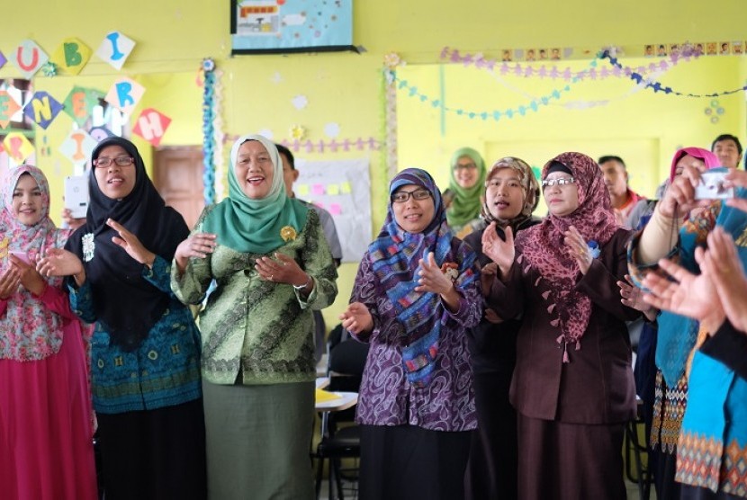 Guru dan Kepala Sekolah di Kabupaten Bener Meriah, Aceh, mendapat pelatihan manajemen kepeimpinan dan penilaian kurikulum 2013 oleh Komunitas Ruang Berbagi Ilmu