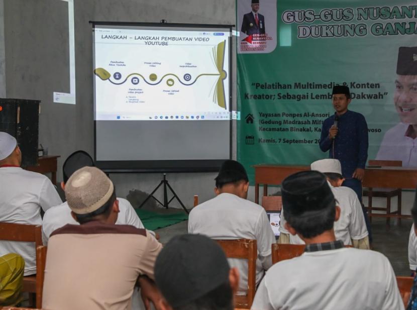 Gus Gus Nusantara (GGN) mengadakan pelatihan multimedia dan konten kreator sebagai sarana dakwah di gedung Madrasah Miftahul Ulum, Yayasan Pondok Pesantren (Ponpes) Al Ansori, Kec. Binakal, Kab. Bodowoso, Jawa Timur. 