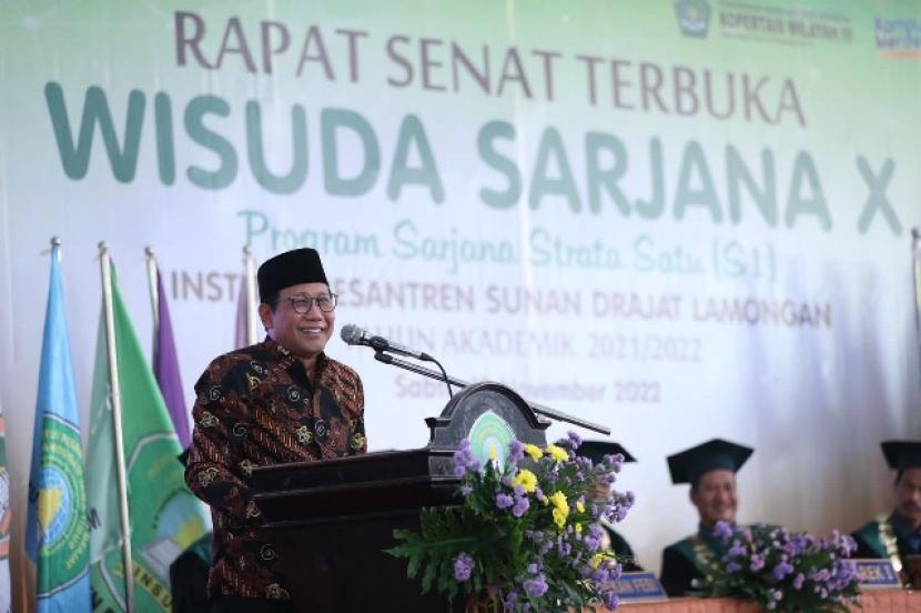  Menteri Desa, Pembangunan Daerah Tertinggal dan Transmigrasi (Mendes PDTT), Abdul Halim Iskandar, mengingatkan pentingnya santri berkiprah di tengah masyarakat