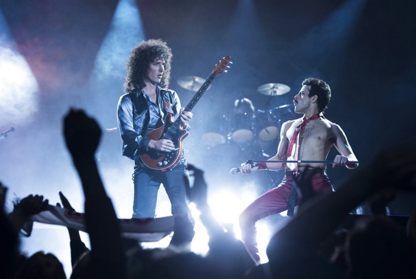 Gwilym Lee (kiri) dan Rami Malek dalam film Bohemian Rhapsody.
