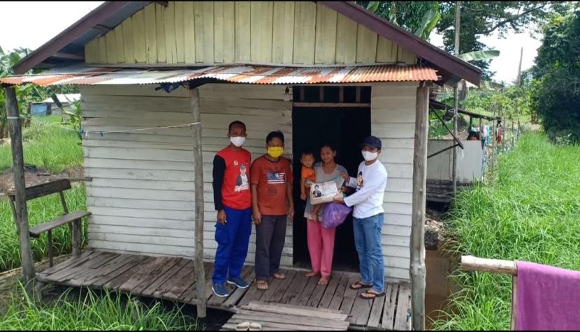 H. Sugianto Sabran beserta H. Agustiar Sabran melalui tim relawan kembali melanjutkan kegiatan sosial dengan memberikan 283 paket sembako ke Kelurahan Selat Barat.