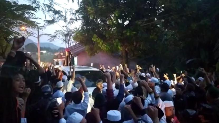 Habib Bahar Disambut Ribuan Orang Di Kediamannya Republika Online