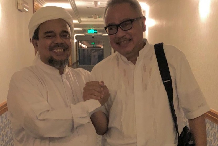 Habib Rizieq Shihab dan Mahendradatta di Makkah, Ramadhan silam.
