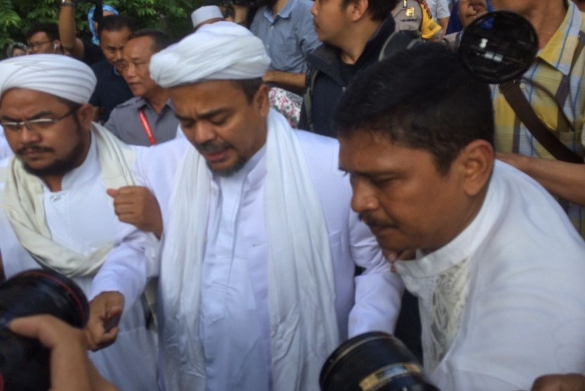 Habib Rizieq hadiri gelar perkara kasus dugaan penistaan Alquran di Mabes Polri, Selasa (15/11).