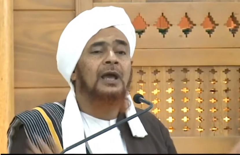Habib Umar bin Hafidz. Faank vokalis Wali Band memuji sosok Habib Umar 