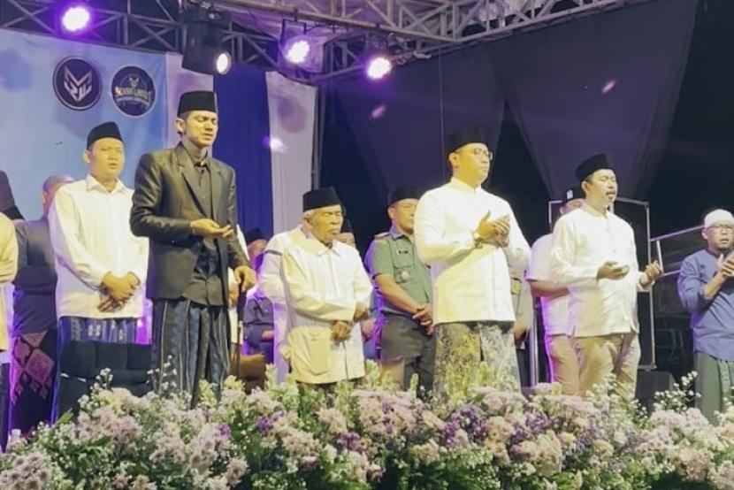 Habib Zaidan bin Haidar bin Umar bin Yahya menghadiri acara Bangle Bersholawat yang diselenggarakan oleh Remaja Islam Bangle di Sragen, Jateng.