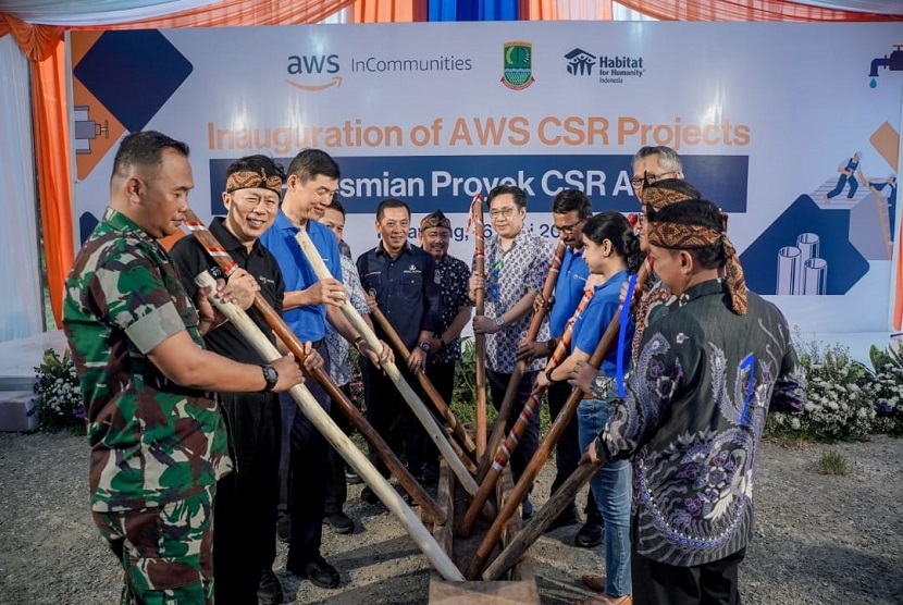 Habitat for Humanity Indonesia bersama Amazon Web Services (AWS) menggelar inagurasi program CSR 2023 di Karawang sebagai bagian dari komitmen pengembangan masyarakat.