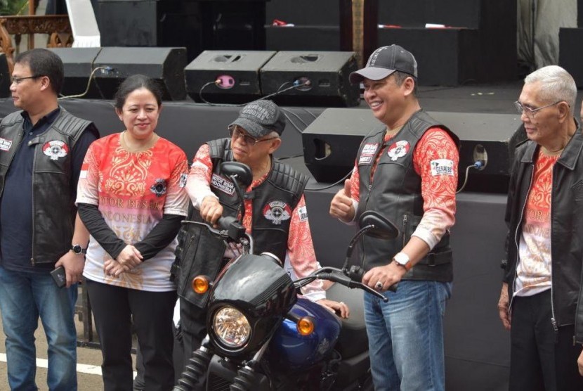 Hadir dalam Riding Kebangsaan Wapres Maruf Amin mengenakan baju ala klub motor.