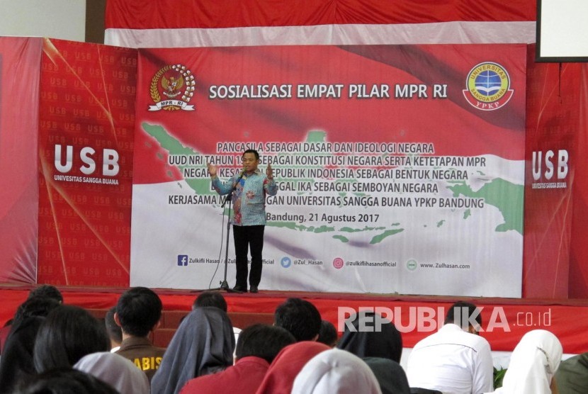 Haerudin Amin anggota DPR RI Komisi IX tampil pada Sosialisasi Empat Pilar MPR RI di Universitas Sangga Buana YPKP Bandung, Senin (21/8).