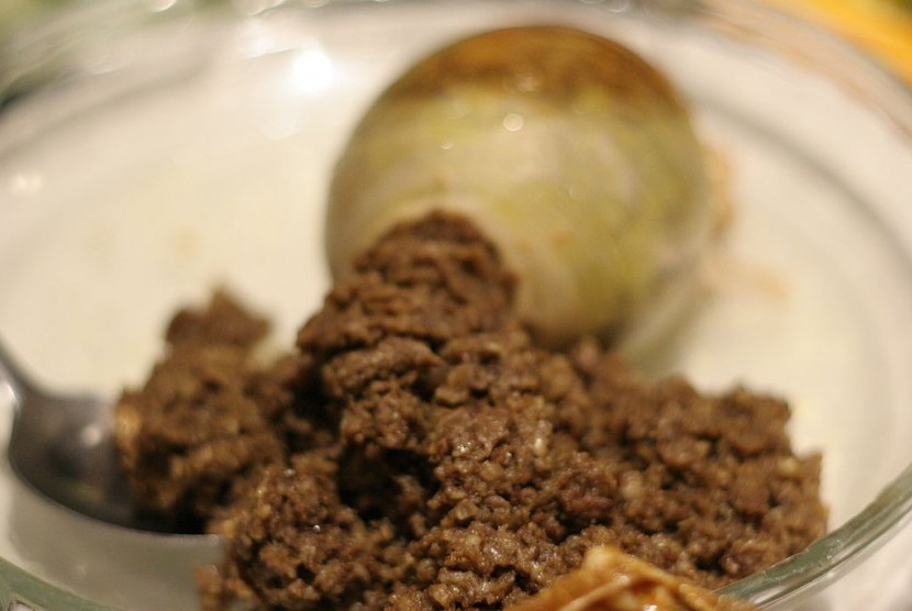 'Tiram' dari testis kerbau bisa diolah menjadi beragam makanan, misalnya digoreng tepung dengan cocolan dan saus.