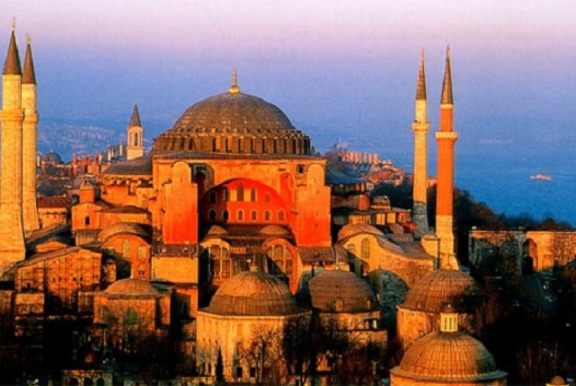 Seorang Tokoh Agama Turki Minta Erdogan Izinkan Sholat Jumat. Foto: Hagia Sophia di Turki