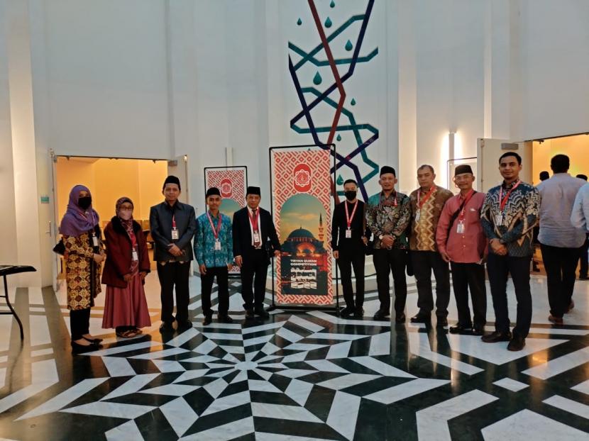 Khairurrazaq al-Hafizi dan Jihan Afifah, dua juara STQ Nasional di Maluku Utara 2021, mewakili Indonesia dalam ajang MTQ Internasional di Amerika Serikat (16-19/6). Keduanya akan berkompetisi bersama puluhan peserta lain dari 25 negara.
