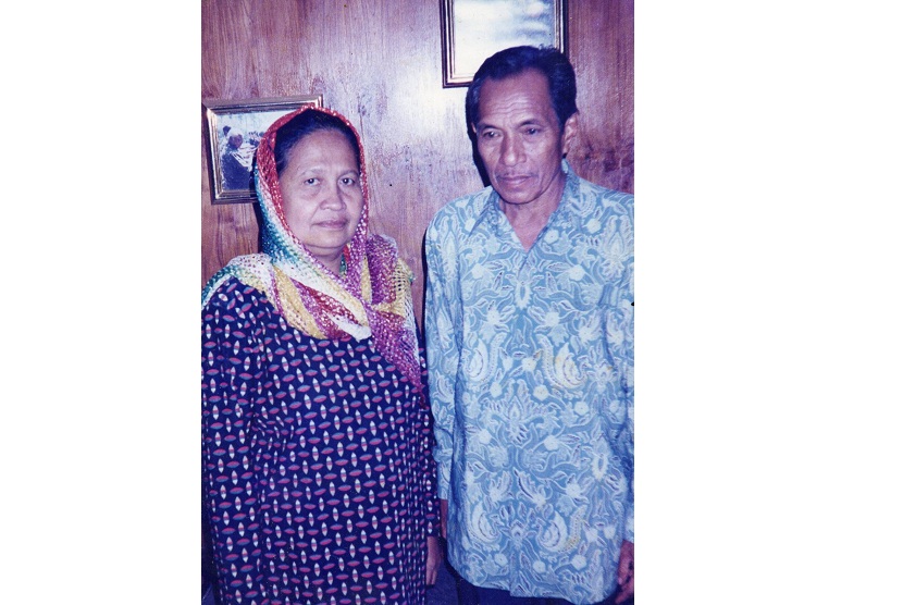 Haji Andi Muhammad Umar dan istrinya, orang tua Prof Nasaruddin Umar