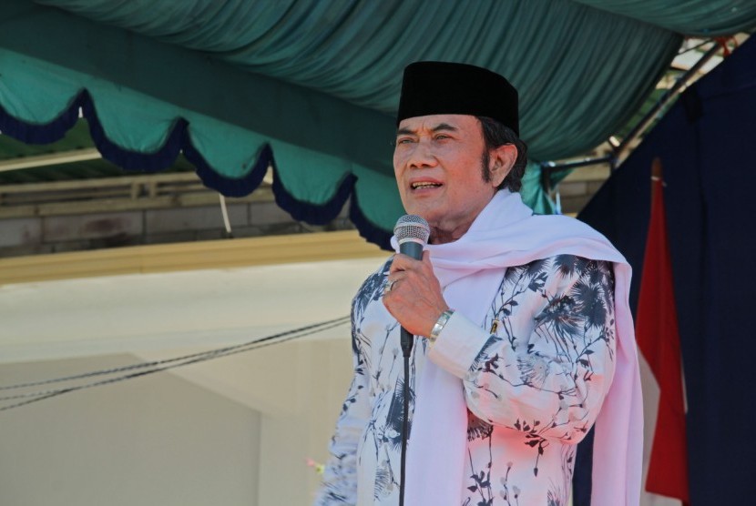 Haji Rhoma Irama saat menghadiri Tabligh Akbar di Masjid Besar At Taqwa, Banyuwangi, Ahad (3/2).