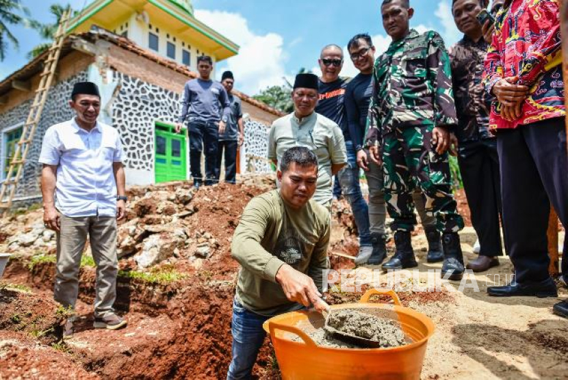Pembangunan Masjid Batu Lampung Timur, Bakti Haji Suryo untuk Umat