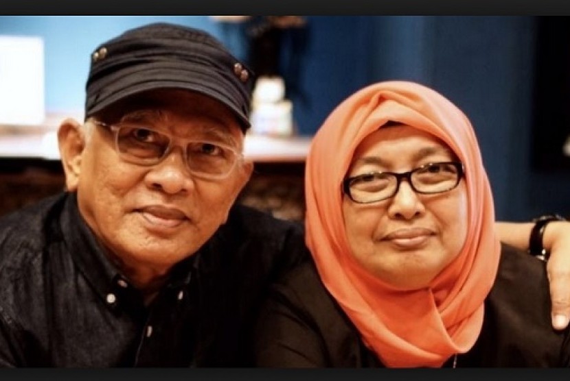 Hajjah Siti Fatmah dan KH Mustofa Bisri (Gus Mus) 