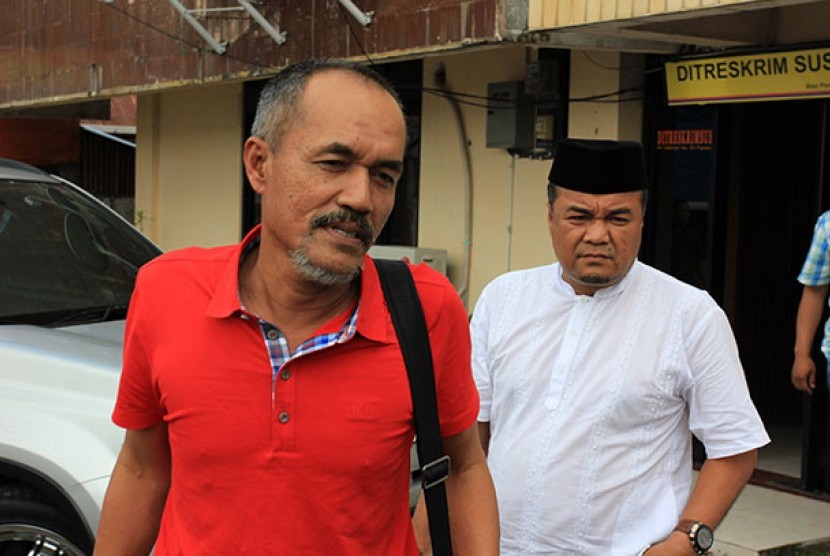 Hakim Sarpin Rizaldi mendatangi Direktorat Reserse Kriminal Umum (Direskrimum) Polda Sumatera Barat untuk mencabut laporannya terhadap dua akademisi Universitas Andalas (Unand), Feri Amsari dan Charles Simabura, Jumat (20/3).