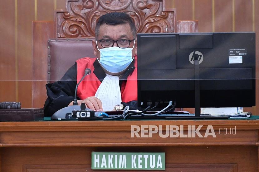 Hakim tunggal Akhmad Sayuti memimpin jalannya sidang praperadilan penetapan tersangka Muhammad Rizieq Shihab di Pengadilan Negeri Jakarta Selatan, Selasa (5/1/2021). Sidang tersebut beragendakan tanggapan termohon yakni pihak tim penyidik Polda Metro Jaya. 