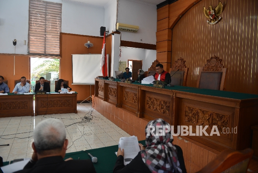 Sidang praperadilan dengan tersangka pemberian keterangan palsu dalam sidang KTP elektronik Miryam S Haryani 