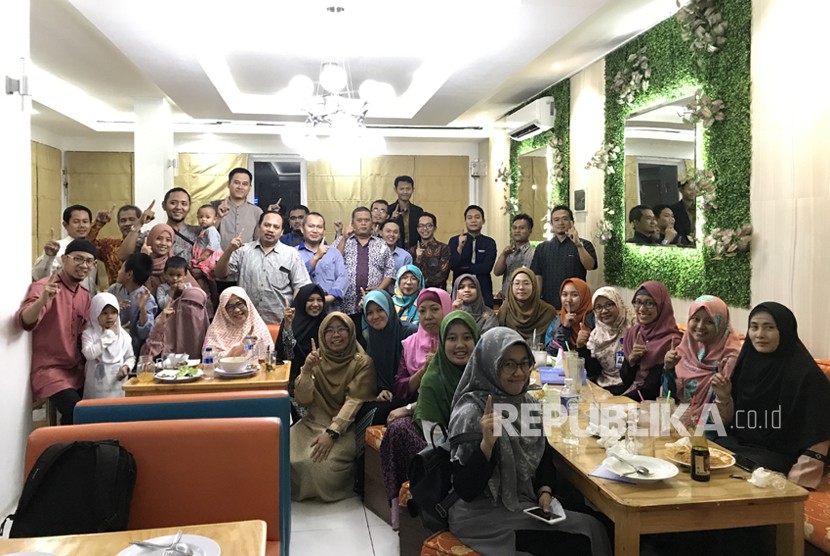  Halal bihalal dan ifthar puasa syawal yang diadakan oleh karyawan dan dosen Kampus STEI Tazkia.