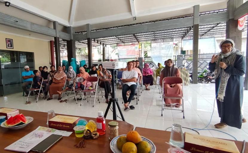 Halal Center Universitas Muhammadiyah Malang (UMM) melakukan pendampingan self declare untuk membantu proses verifikasi dan validasi pernyataan kehalalan pada komunitas UKM Komunitas UKM Berkaidah Amanah (KUBA) di Pasuruan.