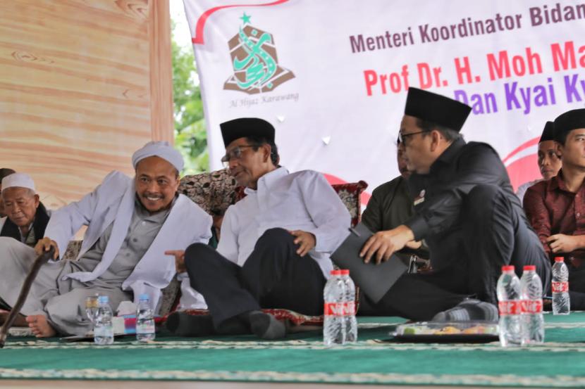 Halaqah Kebangsaan di Pondok Pesantren (Ponpes) Al Hijaz, Jalan Syeikh Syarif Dusun Kebon Kacang, Kecamatan Klari, Karawang, Jawa Barat (Jabar), Sabtu (27/1/2024).