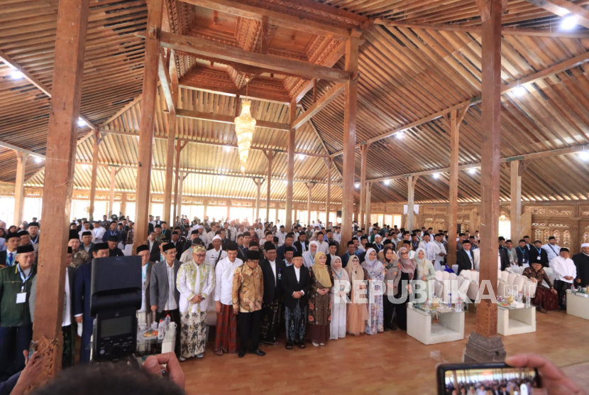 Halaqah Nasional IV Pimpinan Pesantren dan Rapat Kerja Nasional (Rakernas) Persaudaraan dan Kemitraan Pondok Pesantren (PK-TREN) Indonesia yang berlangsung pada 25–27 Agustus 2025 di Pondok Pesantren Bina Insan Mulia 2, Cirebon, Jawa Barat.
