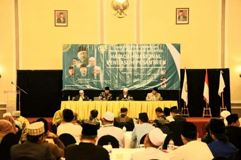 Penandatanganan nota kesepahaman BNPT dengan Majelis Permusyawaratan Pengasuh Pesantren Se-Indonesia (MP3I) di Menara Peninsula Hotel, Jakarta pada Jumat (24/2/2023).