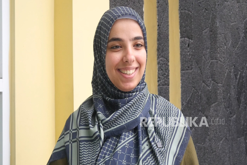 Halla Ibrahim Lubbad (19 tahun), mahasiswa Unisa Bandung asal Palestina