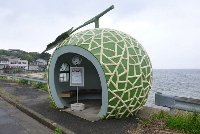 Halte bus berbentuk Melon di Jepang