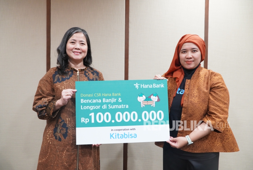 Hana Bank menyalurkan donasi untuk korban banjir Sumatera.