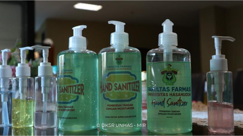 Hand Sanitizer buatan Fakultas Farmasi Universitas Hasanuddin, Makassar.(Humas Unhas)