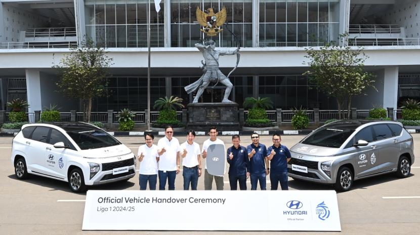 Handover Ceremony Hyundai Stargazer sebagai Official Vehicle Partner Liga 1 di GBK, Jakarta, Selasa (22/10/2024).